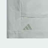 Adidas - BOYS AEROREADY GRAPHICS SHORT - WONDER SILVER F23
